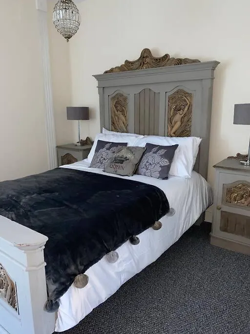 Dorset Lodge Flat 3 GLOUCESTERSHIRE 0*,